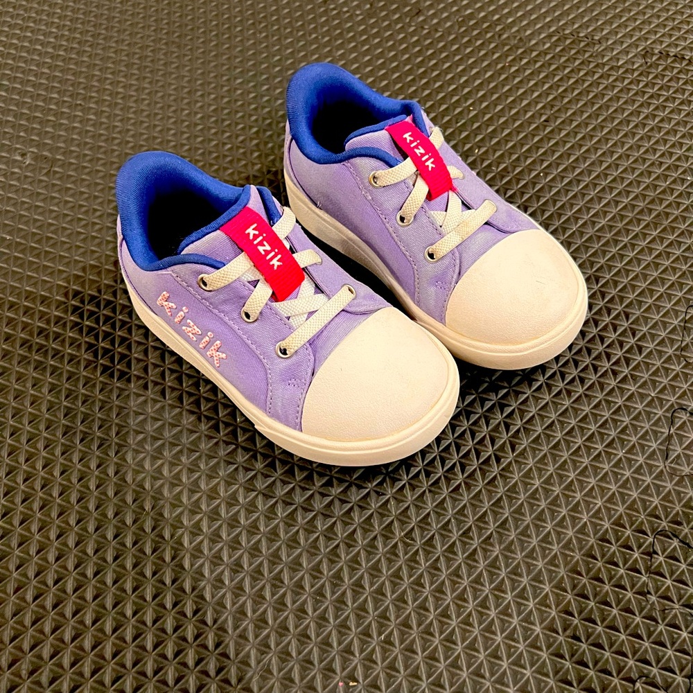 Nearly New Toddler Kizik Brewster shoe - Paisley Purple size 9C